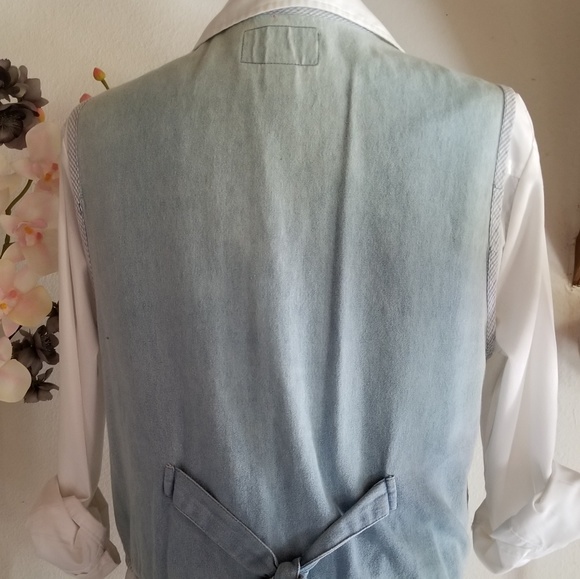 VEST - Picture 3 of 4